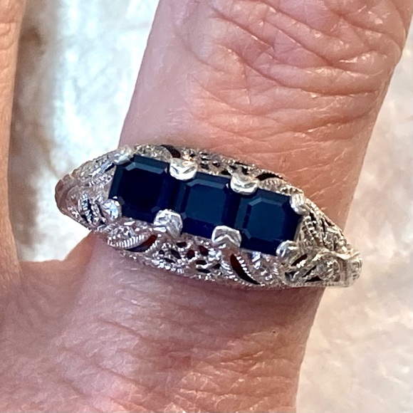Impressive Vintage Filigree Sterling Silver and Deep Blue Sapphire Ring - Picture 5 of 5